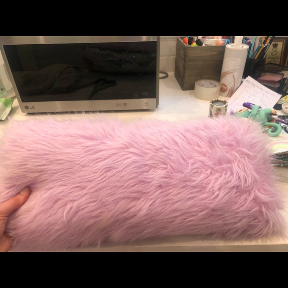 Pillows - Picture 4 of 5